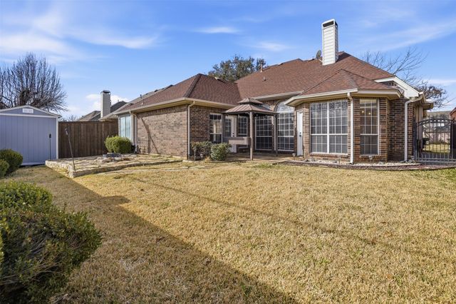2221 Templeton Drive, Arlington, TX 76006