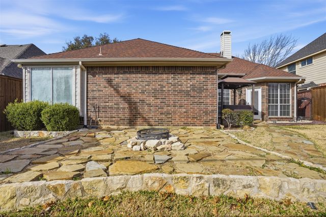 2221 Templeton Drive, Arlington, TX 76006