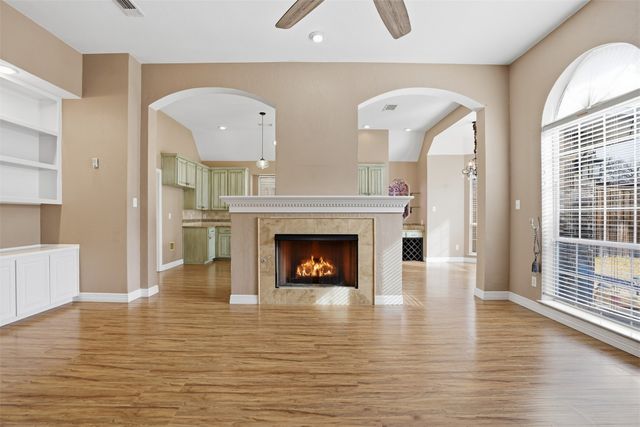 2221 Templeton Drive, Arlington, TX 76006