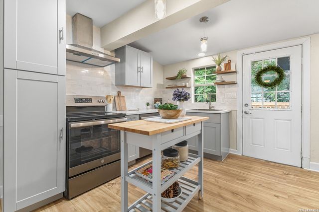 315 Saint James, San Antonio, TX 78202