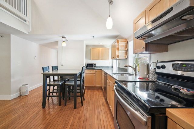 34 Floral Ave Apt 5, Dover, NH 03820