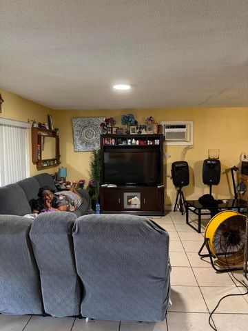 2605 NW 14TH Street, Fort Lauderdale, FL 33311