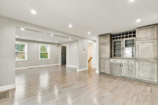 47 Rosedale Rd, Watertown, MA 02472