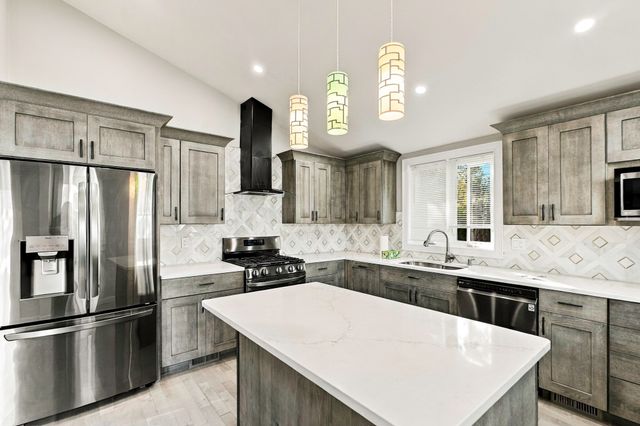 47 Rosedale Rd, Watertown, MA 02472