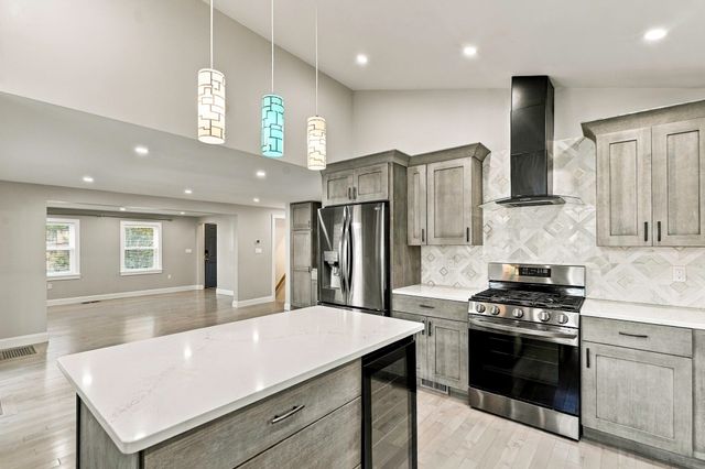 47 Rosedale Rd, Watertown, MA 02472