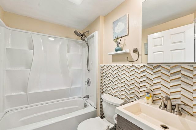 47 Rosedale Rd, Watertown, MA 02472