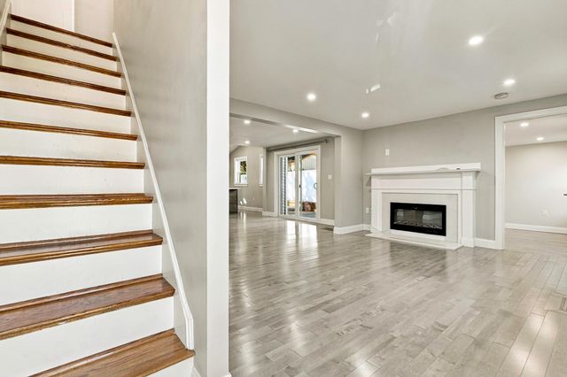 47 Rosedale Rd, Watertown, MA 02472