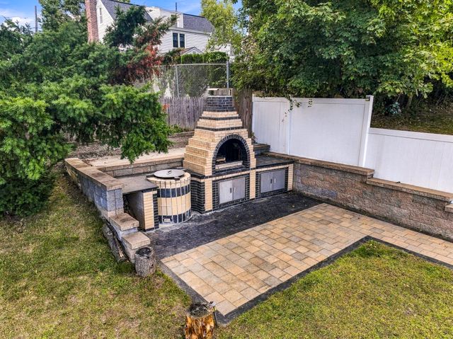 47 Rosedale Rd, Watertown, MA 02472