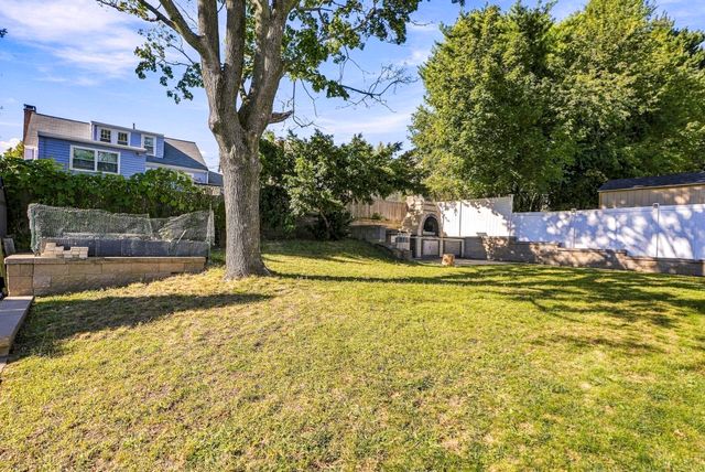 47 Rosedale Rd, Watertown, MA 02472