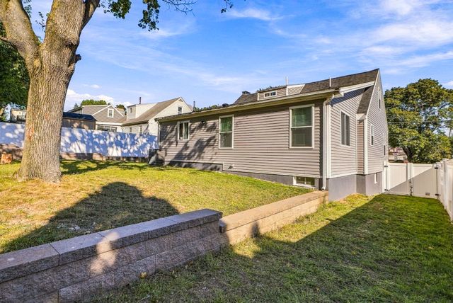 47 Rosedale Rd, Watertown, MA 02472