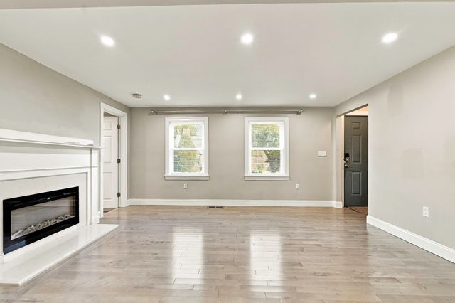 47 Rosedale Rd, Watertown, MA 02472