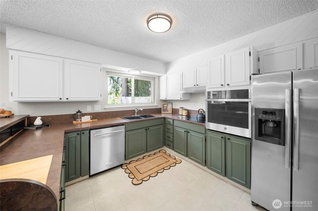 6813 5th Way SE, Lacey, WA 98503