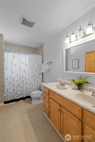 6813 5th Way SE, Lacey, WA 98503
