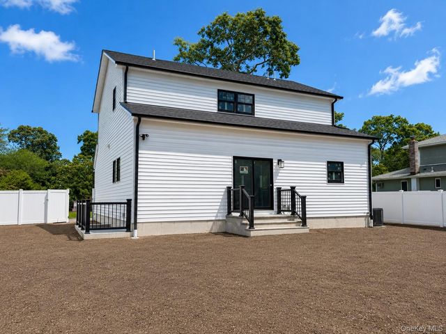 39 Surrey Drive, Center Moriches, NY 11934