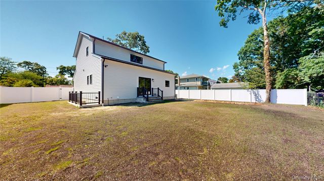 39 Surrey Drive, Center Moriches, NY 11934