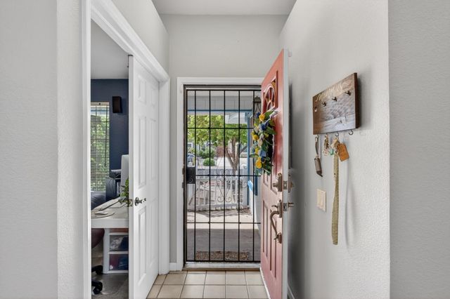 5609 Laguna Quail Way, Elk Grove, CA 95758