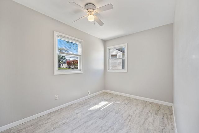 916 5th Avenue, Aurora, IL 60505