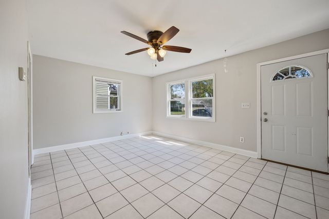 916 5th Avenue, Aurora, IL 60505