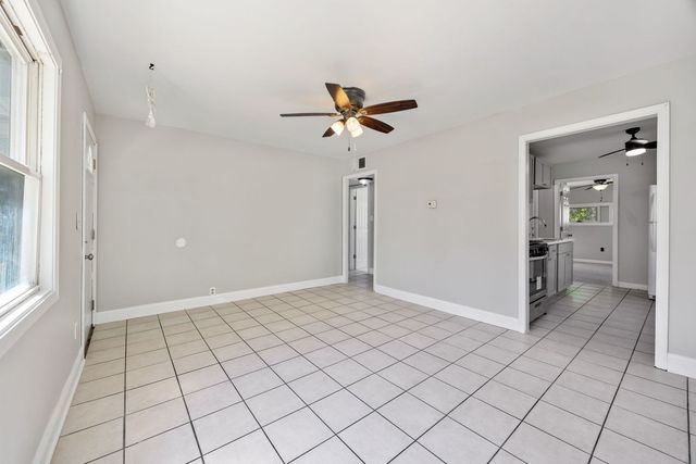 916 5th Avenue, Aurora, IL 60505