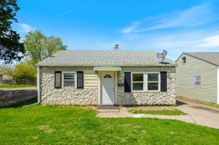 916 5th Avenue, Aurora, IL 60505