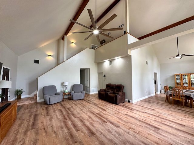 380 Woodlands DR, Bastrop, TX 78602