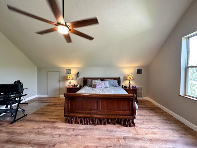 380 Woodlands DR, Bastrop, TX 78602
