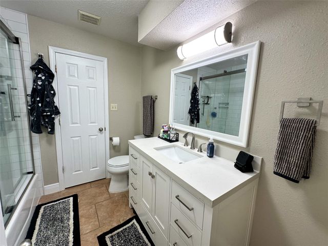 380 Woodlands DR, Bastrop, TX 78602