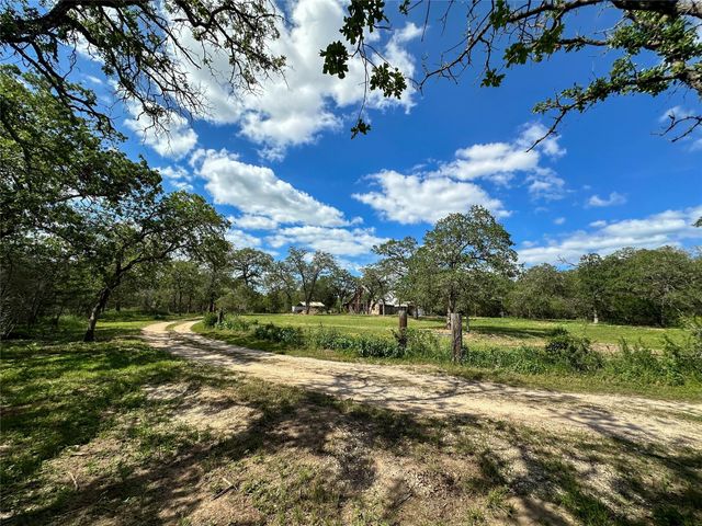 380 Woodlands DR, Bastrop, TX 78602