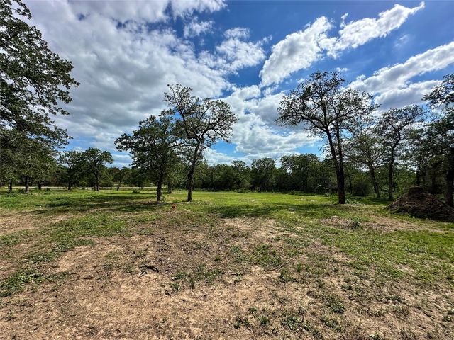 380 Woodlands DR, Bastrop, TX 78602