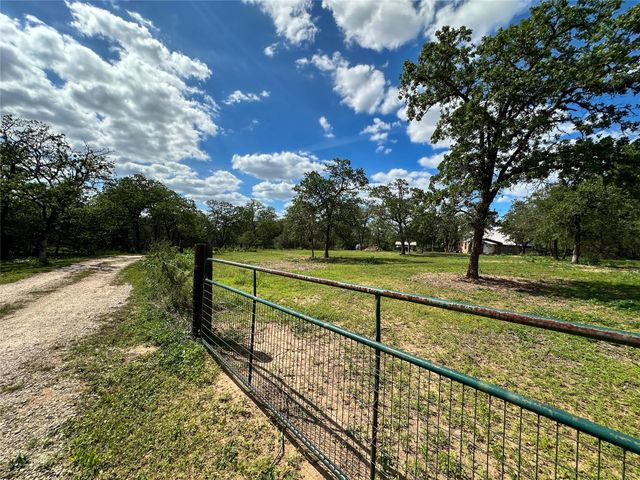 380 Woodlands DR, Bastrop, TX 78602