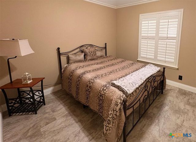 116 Northampton Circle, Victoria, TX 77904