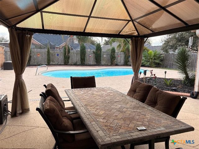 116 Northampton Circle, Victoria, TX 77904