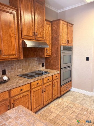 116 Northampton Circle, Victoria, TX 77904