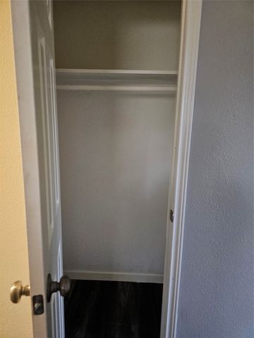 305 Deepwood Street, Dallas, TX 75217