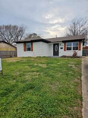 305 Deepwood Street, Dallas, TX 75217