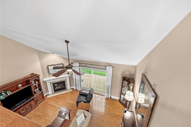303 Torrey Pine Dr, Adams Twp, PA 16046