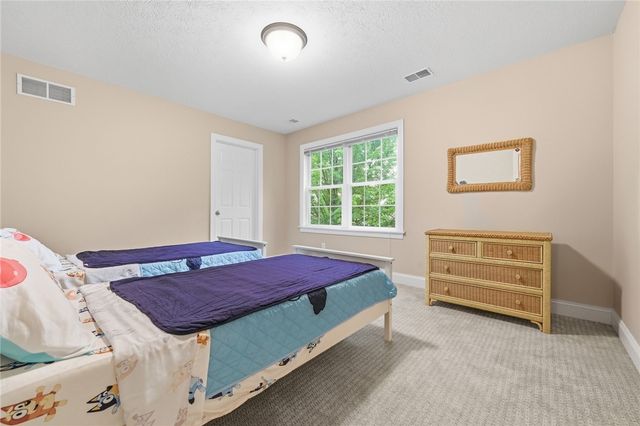 303 Torrey Pine Dr, Adams Twp, PA 16046