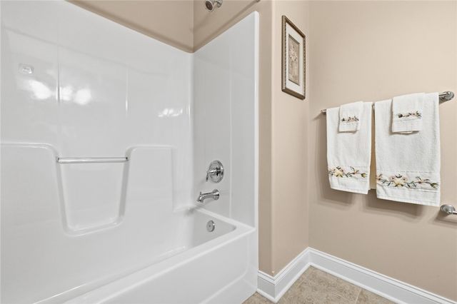 303 Torrey Pine Dr, Adams Twp, PA 16046