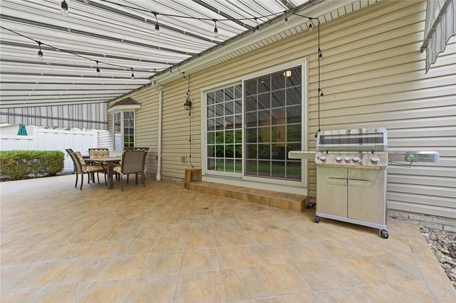 303 Torrey Pine Dr, Adams Twp, PA 16046