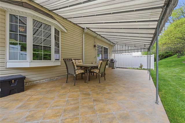 303 Torrey Pine Dr, Adams Twp, PA 16046