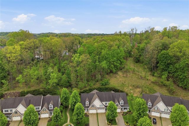 303 Torrey Pine Dr, Adams Twp, PA 16046