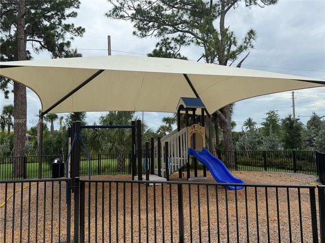 4286 Efendi Drive, Lantana, FL 33462