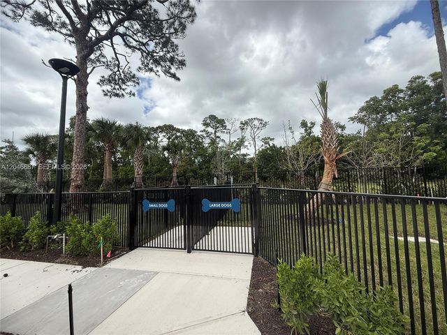 4286 Efendi Drive, Lantana, FL 33462