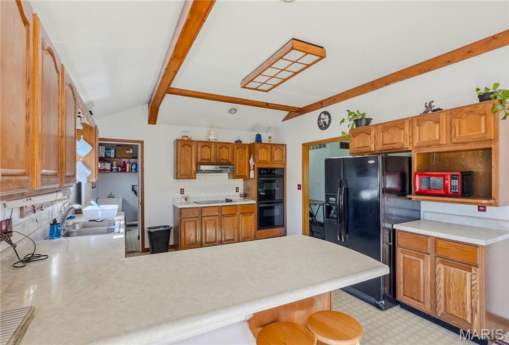 Image 12 of property listing at 8700 N Hartley Road, Hallsville, MO 65255