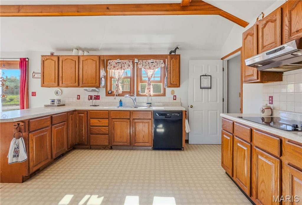 Image 14 of property listing at 8700 N Hartley Road, Hallsville, MO 65255