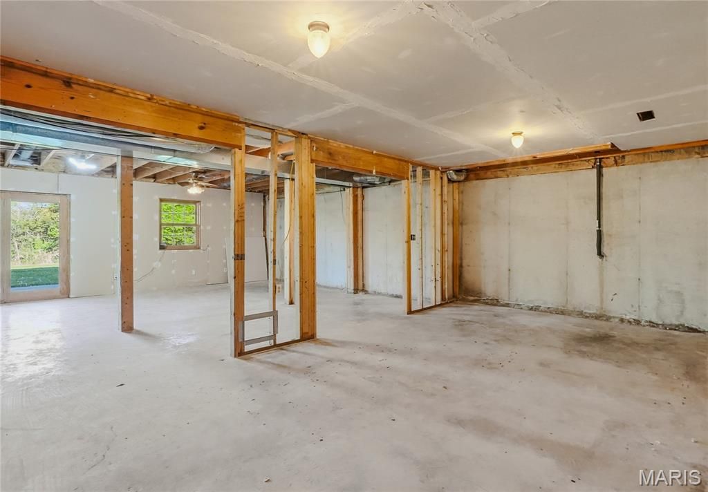 Image 18 of property listing at 8700 N Hartley Road, Hallsville, MO 65255