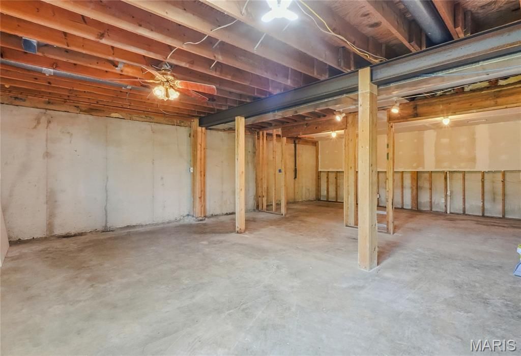 Image 20 of property listing at 8700 N Hartley Road, Hallsville, MO 65255
