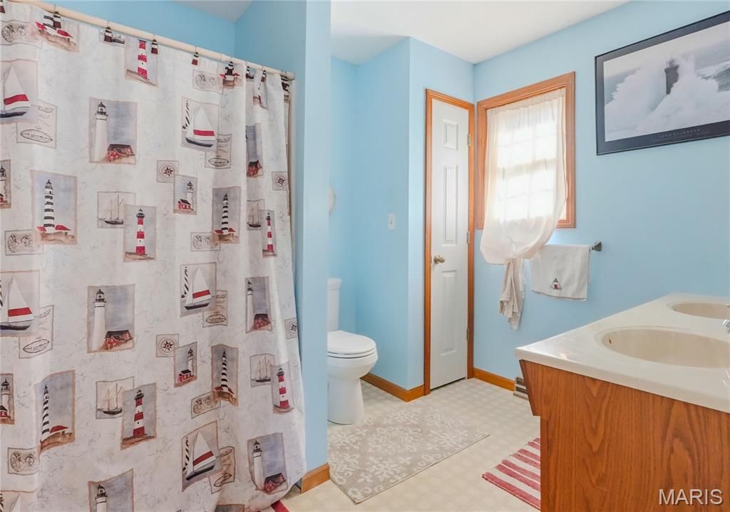 Image 3 of property listing at 8700 N Hartley Road, Hallsville, MO 65255