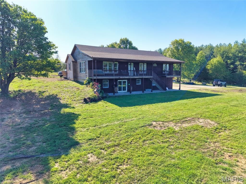 Image 24 of property listing at 8700 N Hartley Road, Hallsville, MO 65255