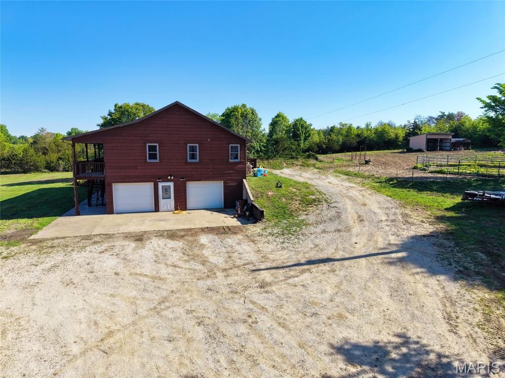 Image 25 of property listing at 8700 N Hartley Road, Hallsville, MO 65255
